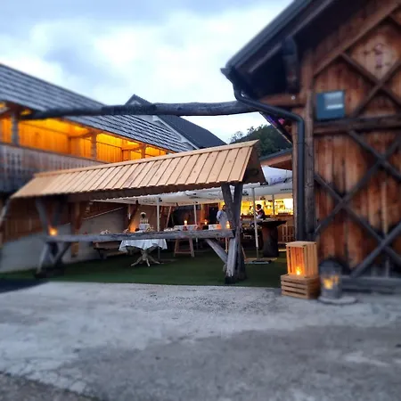 Glamp Pr Kuzuc Campo de lujo Cerklje na Gorenjskem