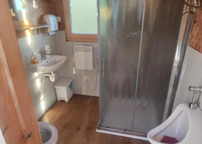 Glamp Pr Kuzuc * Cerklje na Gorenjskem